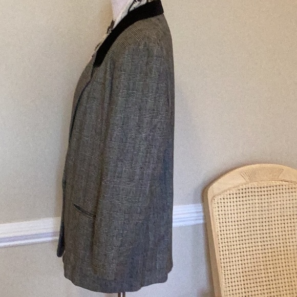 Alfred Dunner black/white plaid blazer with black velvet collar - Picture 7 of 15